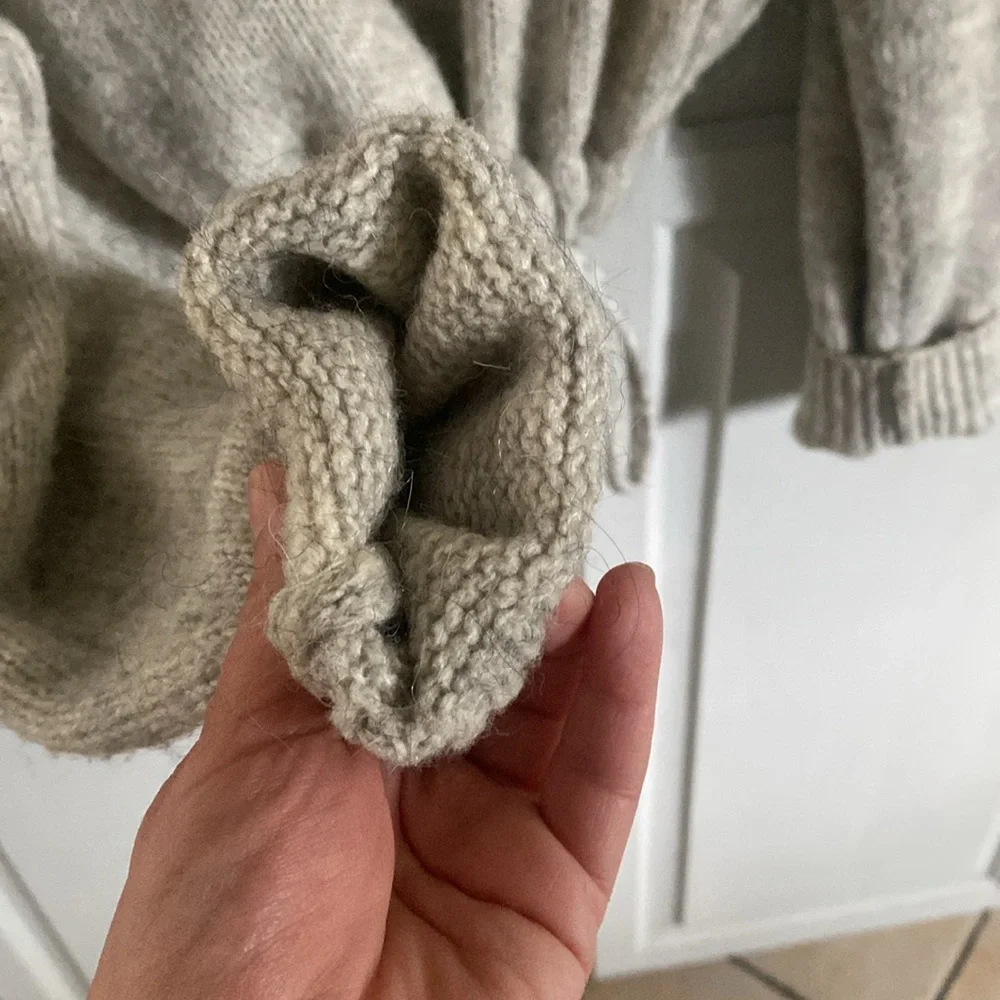 H&M Gray crop Knit Sweater with Drawstring Waist - Medium